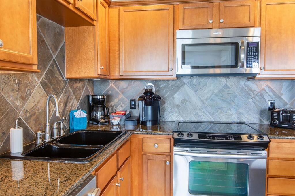 Rockaway Oceanview Condo,Steps To The Beach & Downtown,W&D, Wifi Rockaway Beach Extérieur photo