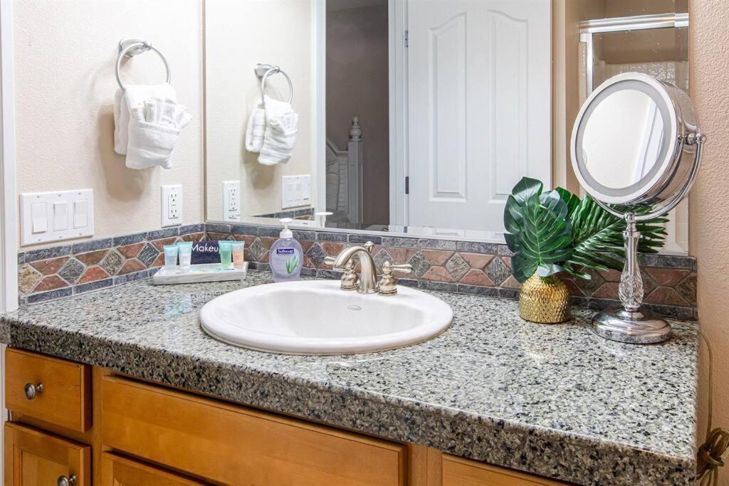 Rockaway Oceanview Condo,Steps To The Beach & Downtown,W&D, Wifi Rockaway Beach Extérieur photo