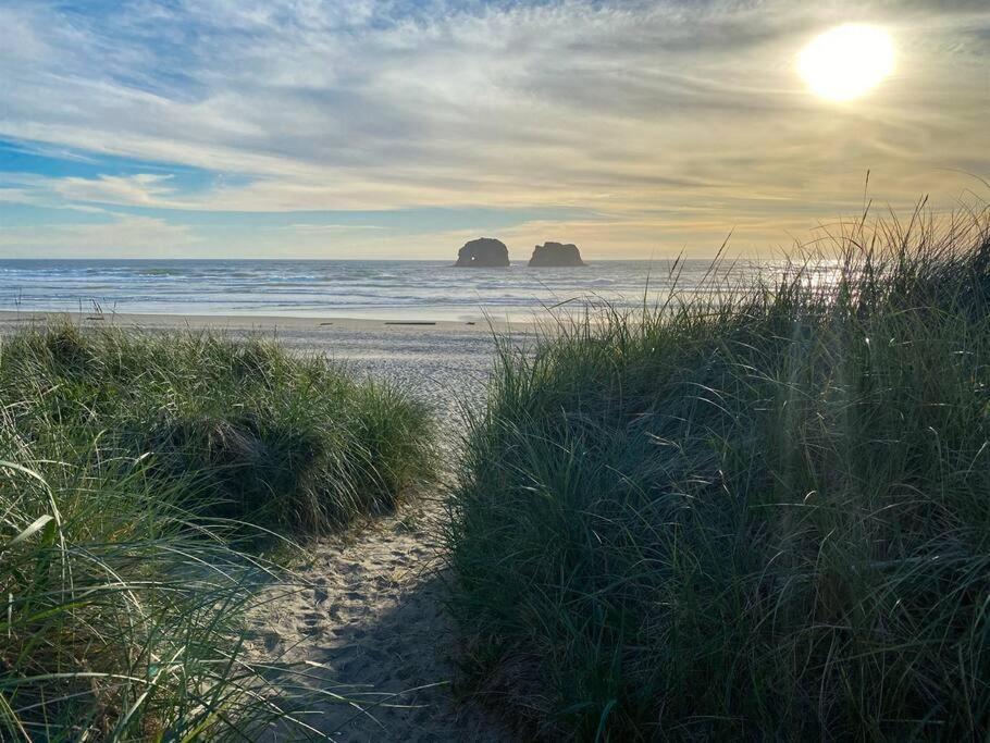 Rockaway Oceanview Condo,Steps To The Beach & Downtown,W&D, Wifi Rockaway Beach Extérieur photo